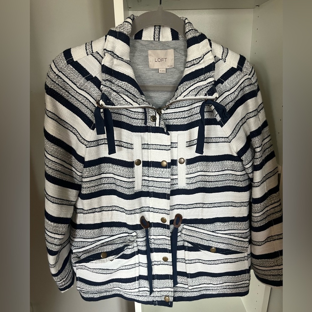 Ann Taylor LOFT Women's Anorack
Jacket - Navy and White